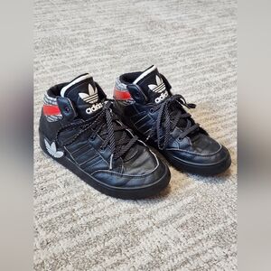 Adidas youth Hard Court High J Transmission basketball hi-tops black size 2
